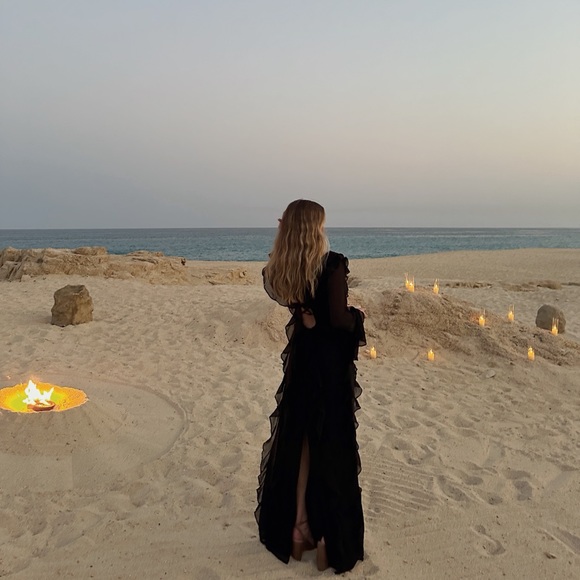 Heiress Beverly Hills Dresses & Skirts - Heiress Beverly Hills - BLACK RUFFLE LONG SLEEVE MAXI DRESS
